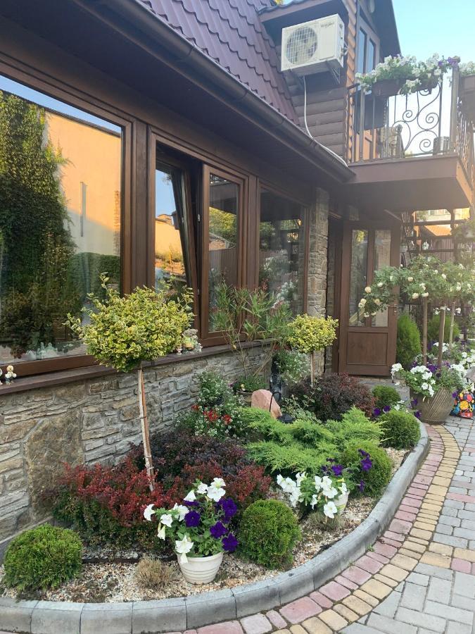 Celebrity Villa Kamjanets-Podilskyi Eksteriør billede