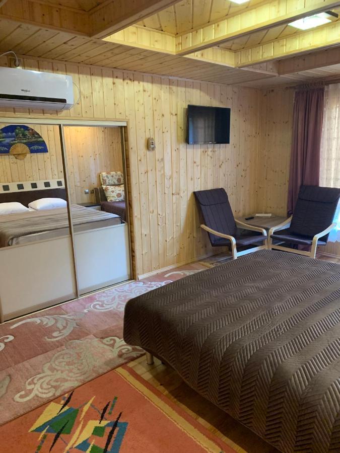 Celebrity Villa Kamjanets-Podilskyi Eksteriør billede