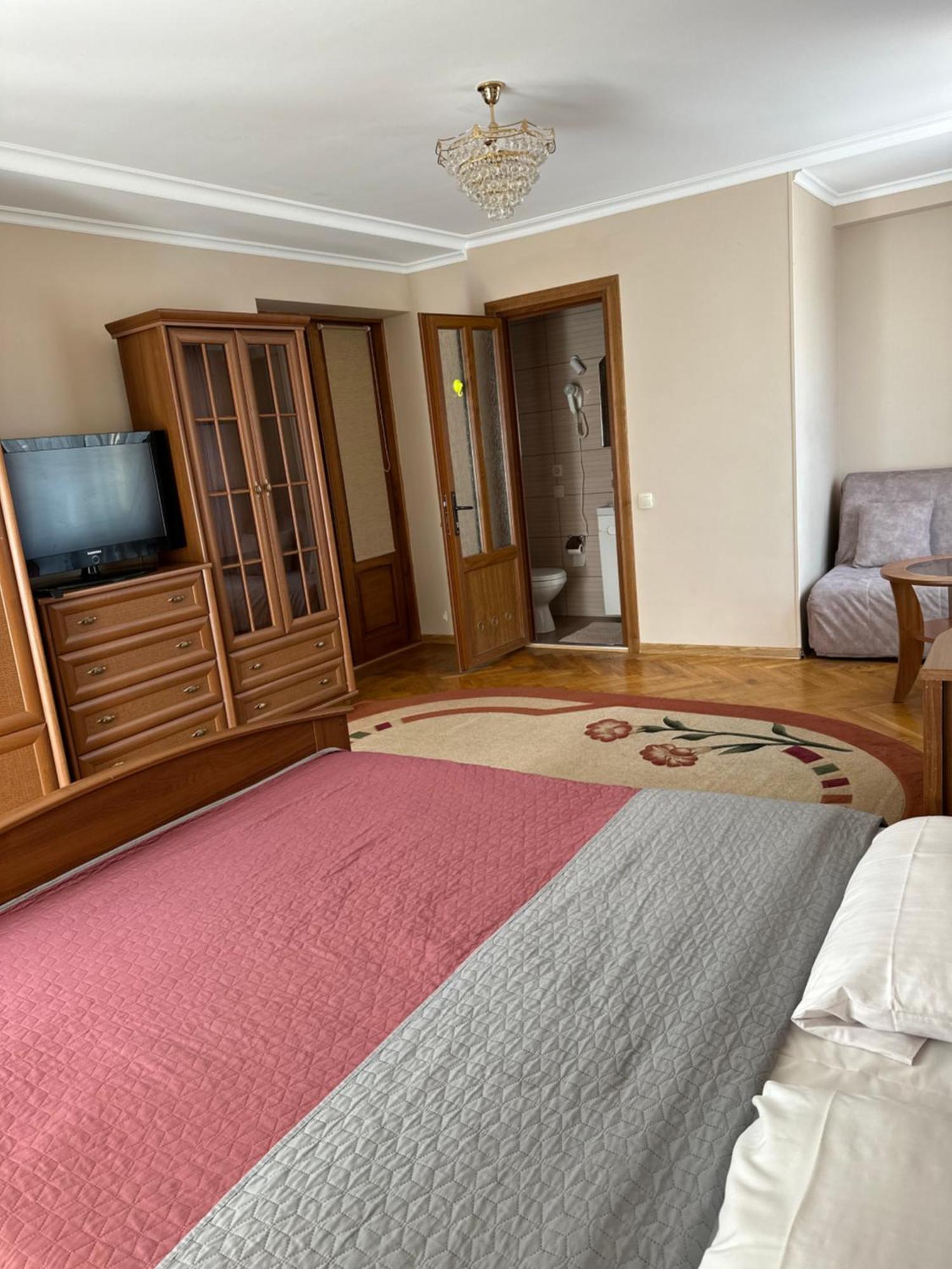 Celebrity Villa Kamjanets-Podilskyi Eksteriør billede